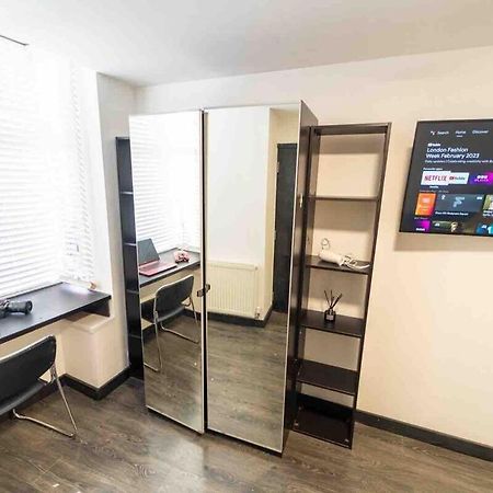 Stay Sa Cosy Equipped Studios Available 10 Mins From The City! Free Wifi &50" Smart Tv'S! Birmingam Exterior foto