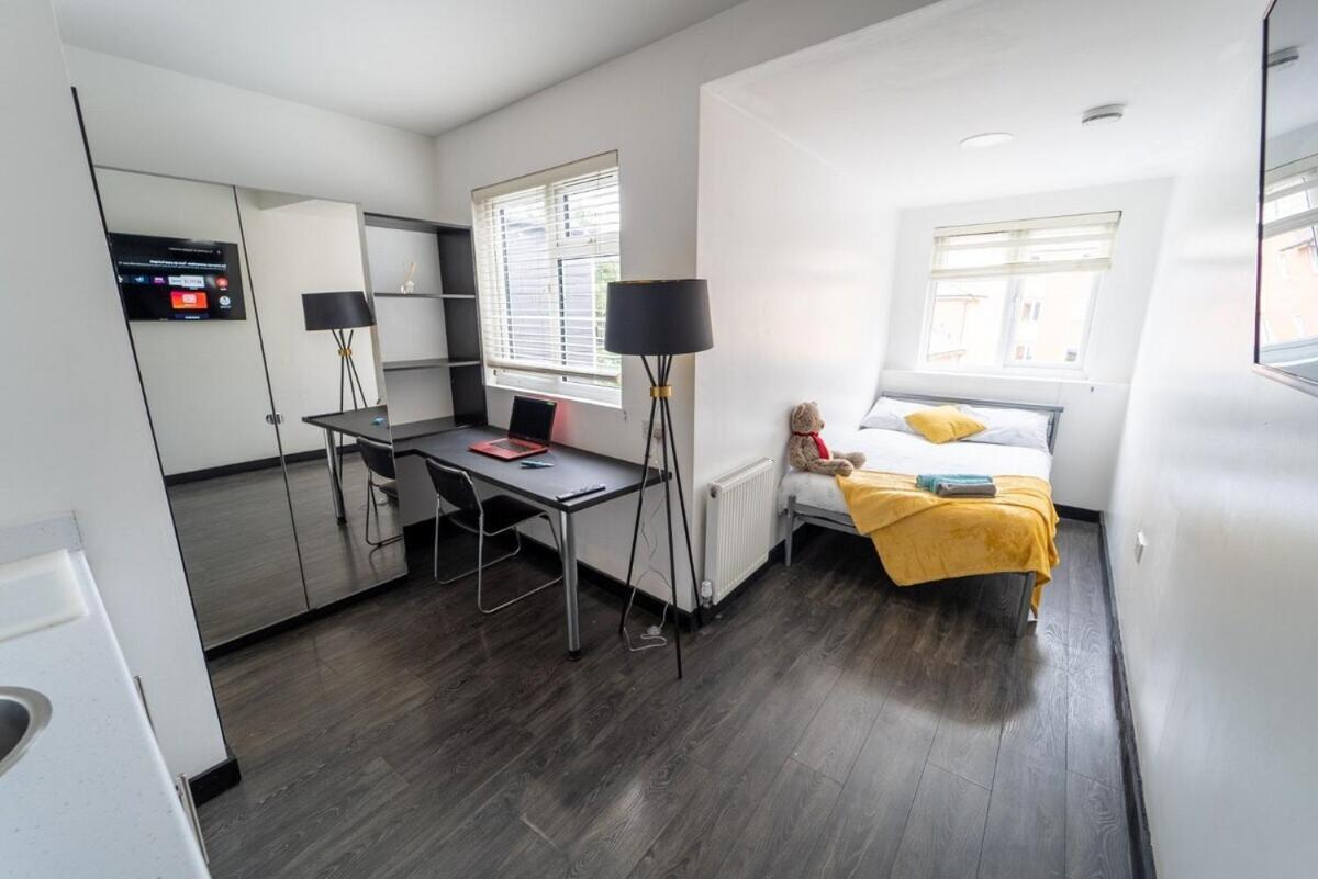 Stay Sa Cosy Equipped Studios Available 10 Mins From The City! Free Wifi &50" Smart Tv'S! Birmingam Habitación foto